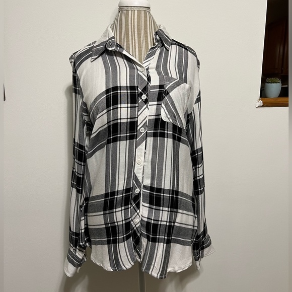 BeachLunchLounge Long Sleeve Button Back Detail Plaid Shirt Size Small - Picture 2 of 14
